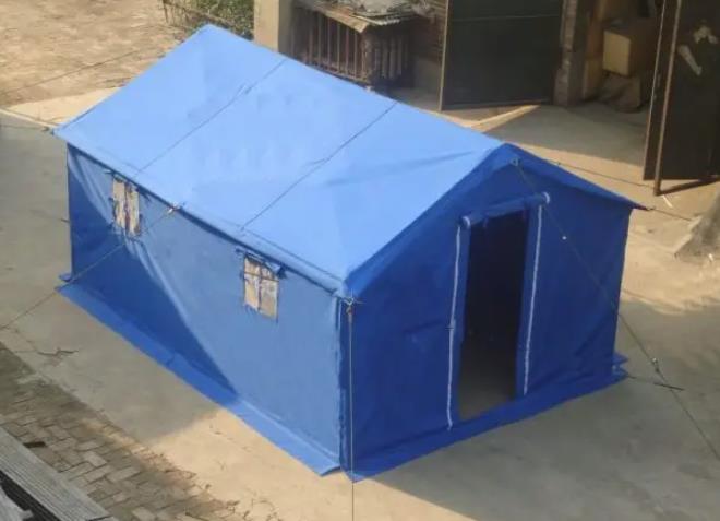 使用救災帳篷時應注意防（fáng）潮和排水措施（shī）